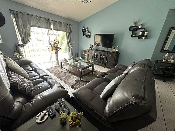5th image of 149 Sandalwood Dr