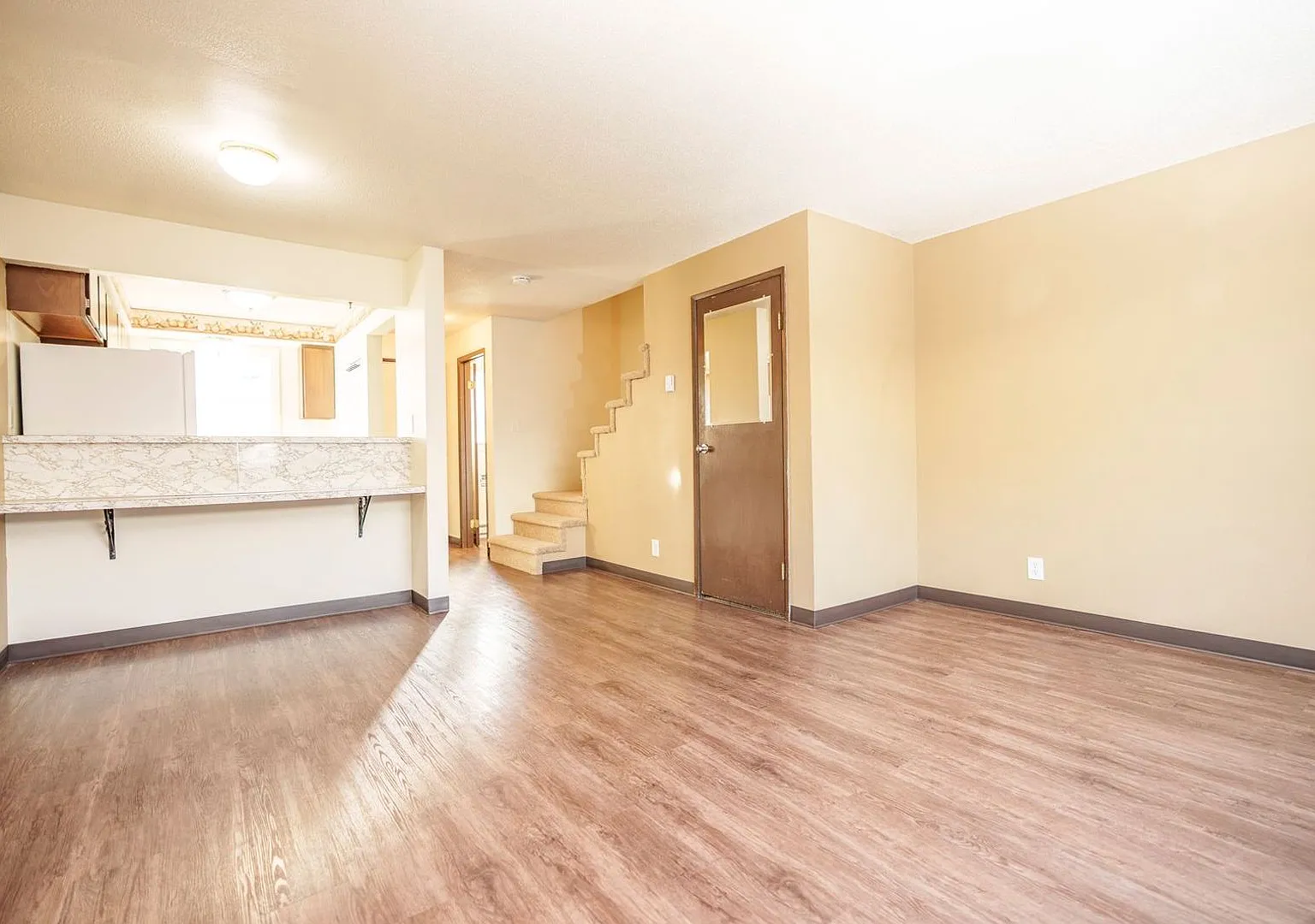 525-Monmouth Villas — Photo 3