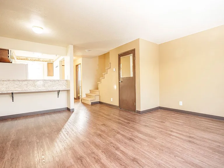 525-Monmouth Villas — Photo 1