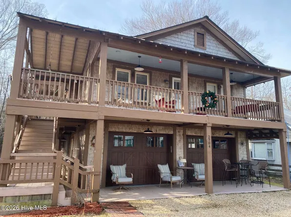 2704 Waccamaw Shores Road, Lake Waccamaw, NC 28450