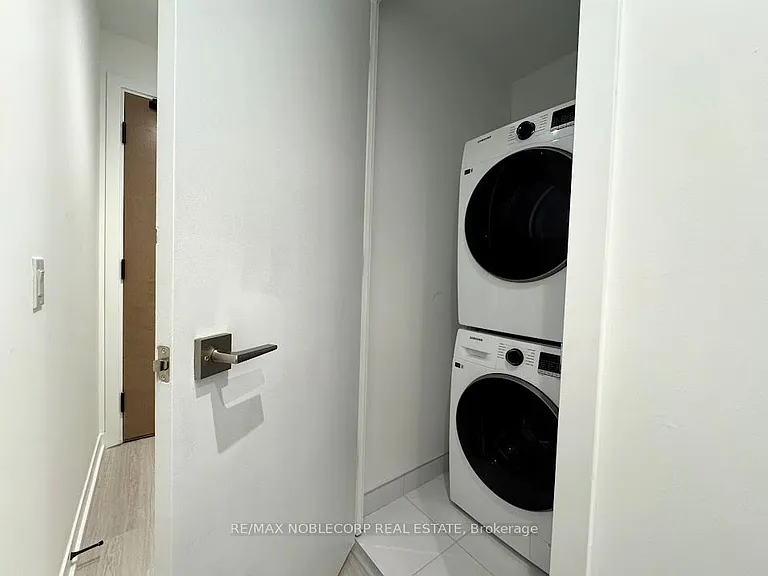 195 McCaul St #1613 — Photo 4