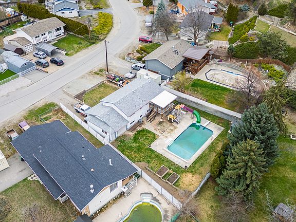 2nd image of 885 Camelia Rd