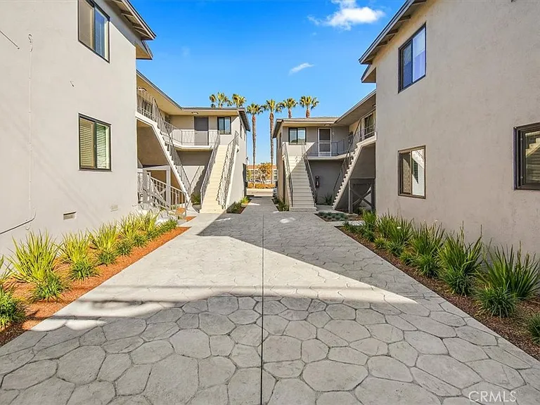 2118 Manhattan Beach Blvd #C — Photo 2