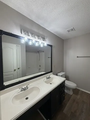 305 Stone Park — Photo 2