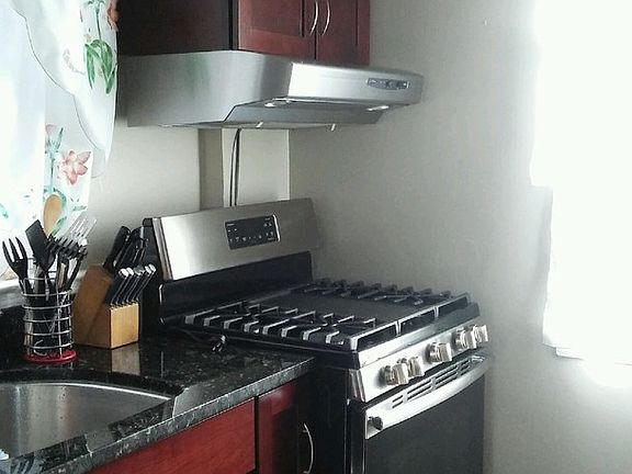 4th image of 10737 S Avenue C