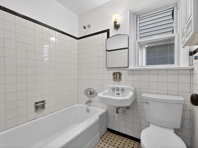 42 Duer Pl #3 — Photo 9