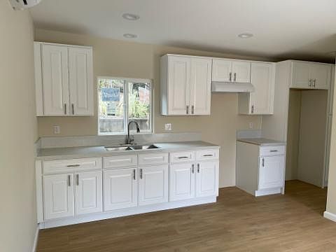 3rd image of 371 1/2 Douglas St #371-1/2