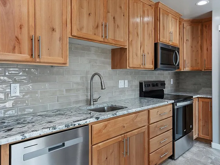 254 Monroe St #2 — Photo 9