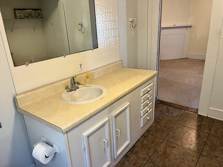 208 Price St — Photo 10