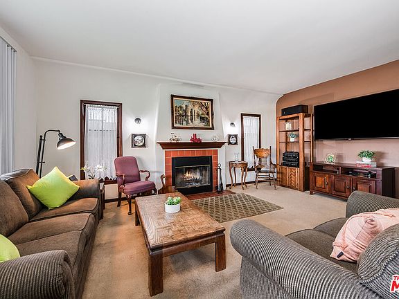3rd image of 641 E Elmwood Ave