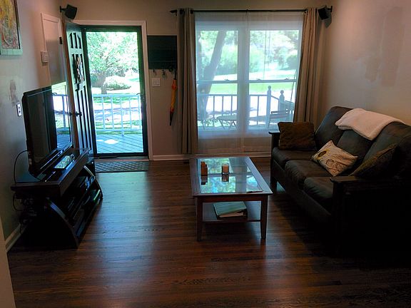 3rd image of 8016 W 86th St