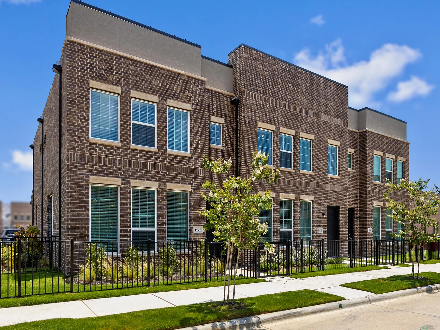 Frontera Shores Townhomes — Photo 2