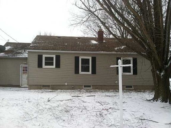 2nd image of 1228 Woodlawn Ave