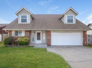 2108 NE 9th St, Moore, OK 73160