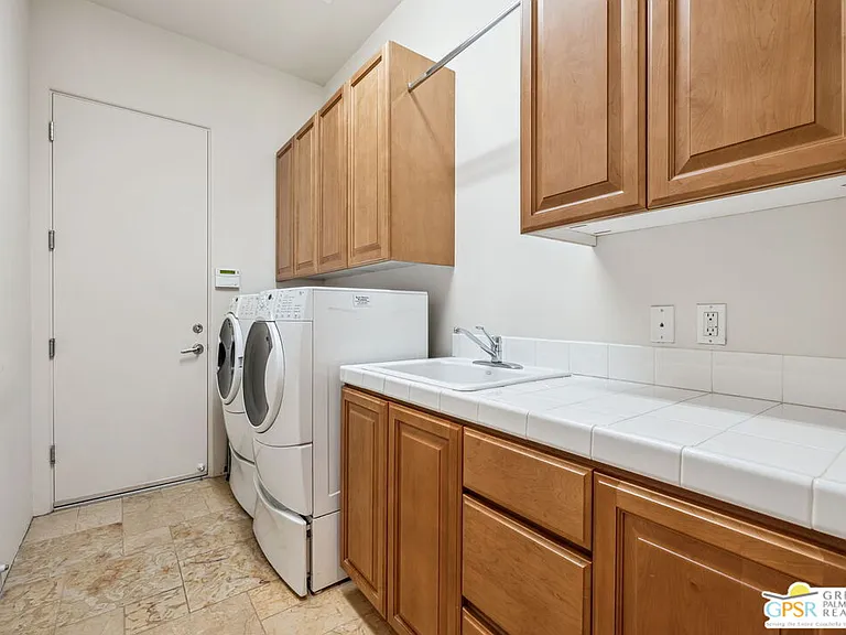 2 Varsity Cir — Photo 61