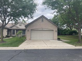 2268 Westmont Cir #39, Sterling Heights, MI 48310