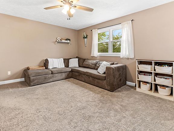 4th image of 2299 Meadows Dr