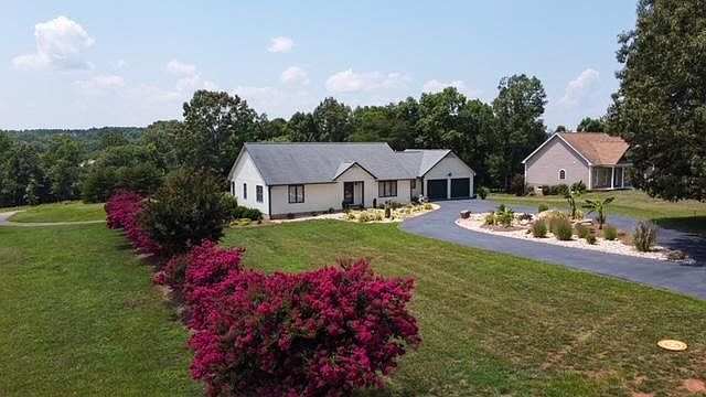 1st image of 102 Spyglass Ln