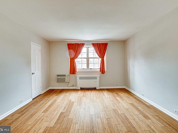 5th image of 205 N George Mason Dr APT 2