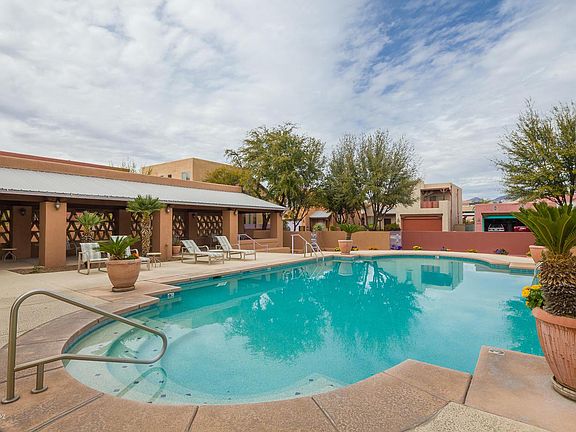 Community Pool and Spa