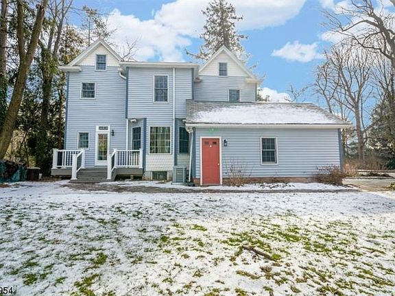 5th image of 75 Hobart Ave