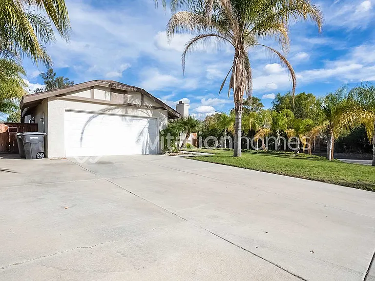 19086 Reindeer Dr — Photo 1
