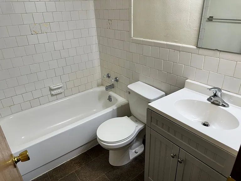 College Park Apartments — Photo 22