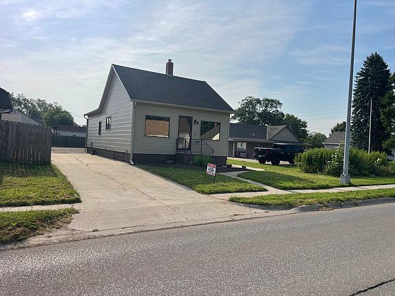 2nd image of 840 N Bell St