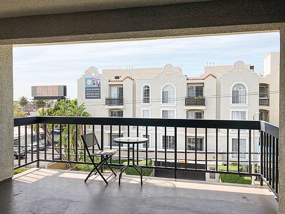 5th image of 1530 N Formosa Ave #218