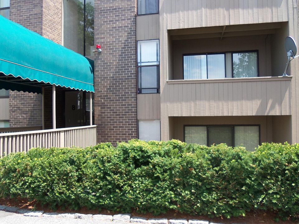 1st image of 8 Shrewsbury Green Dr #8