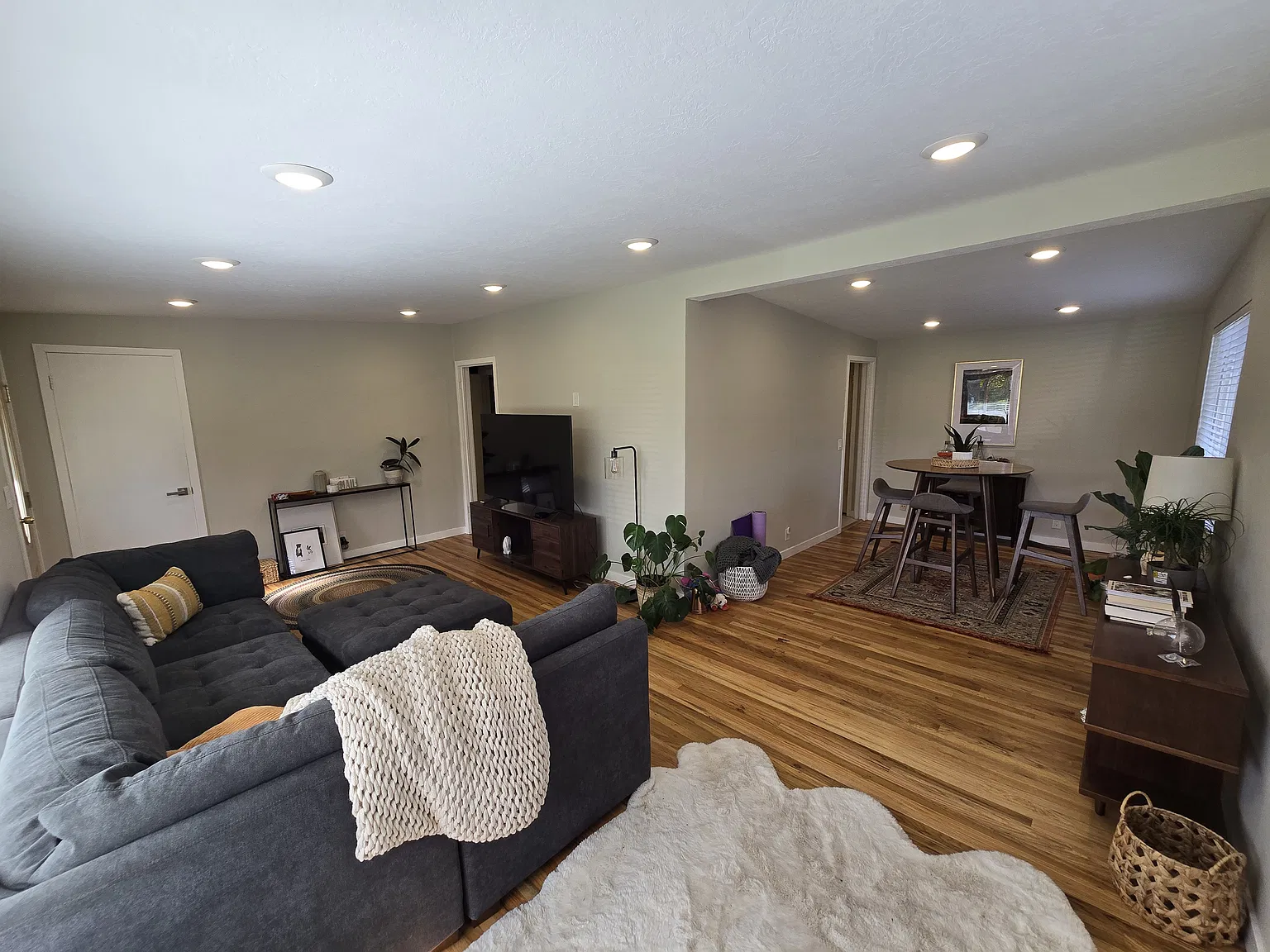 3 bed, 1185 sqft, $2,495 — Photo 1