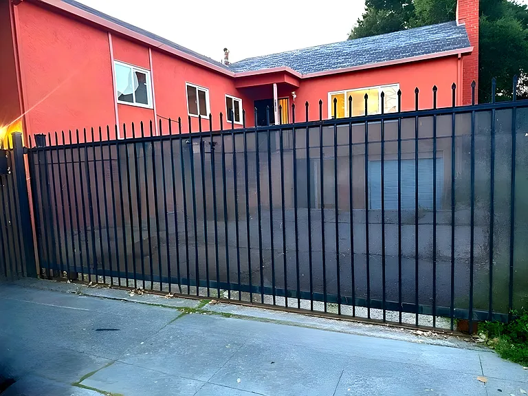 1015 82nd Ave — Photo 3