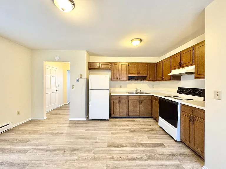609 Tipperary Dr — Photo 3