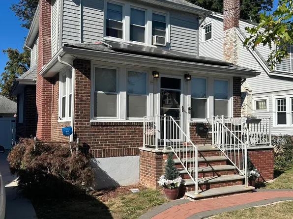 9926 211th St, Queens Village, NY 11429