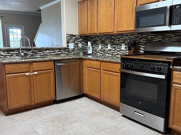 4th image of 18519 Knob Hill Lake Ln