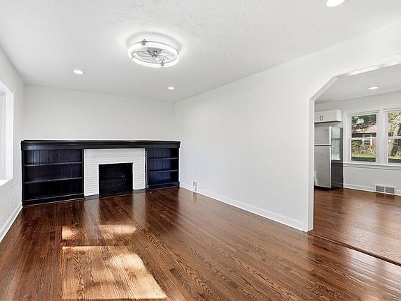 3rd image of 11216 W 61st Pl