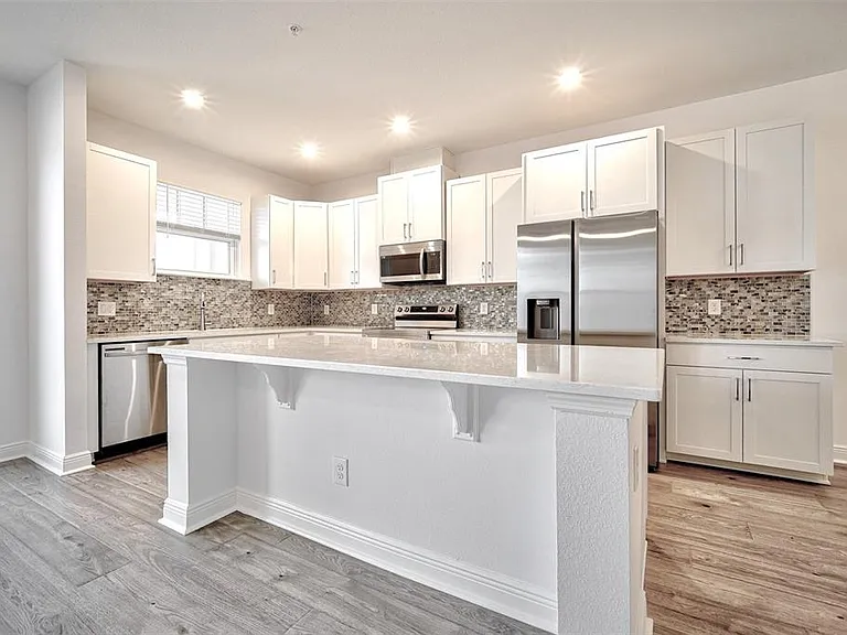 7035 Nemours Pkwy — Photo 8