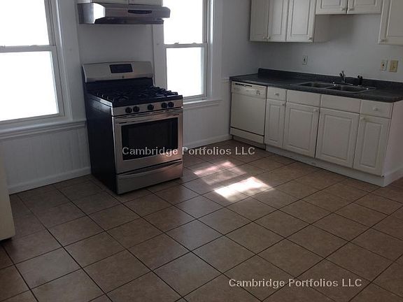 3rd image of 111 Yorktown St