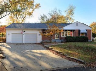 1045 Saint Brendan Ln, Florissant, MO 63031