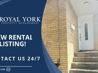 3447 Queenston Dr #1, Mississauga, ON L5C2G5