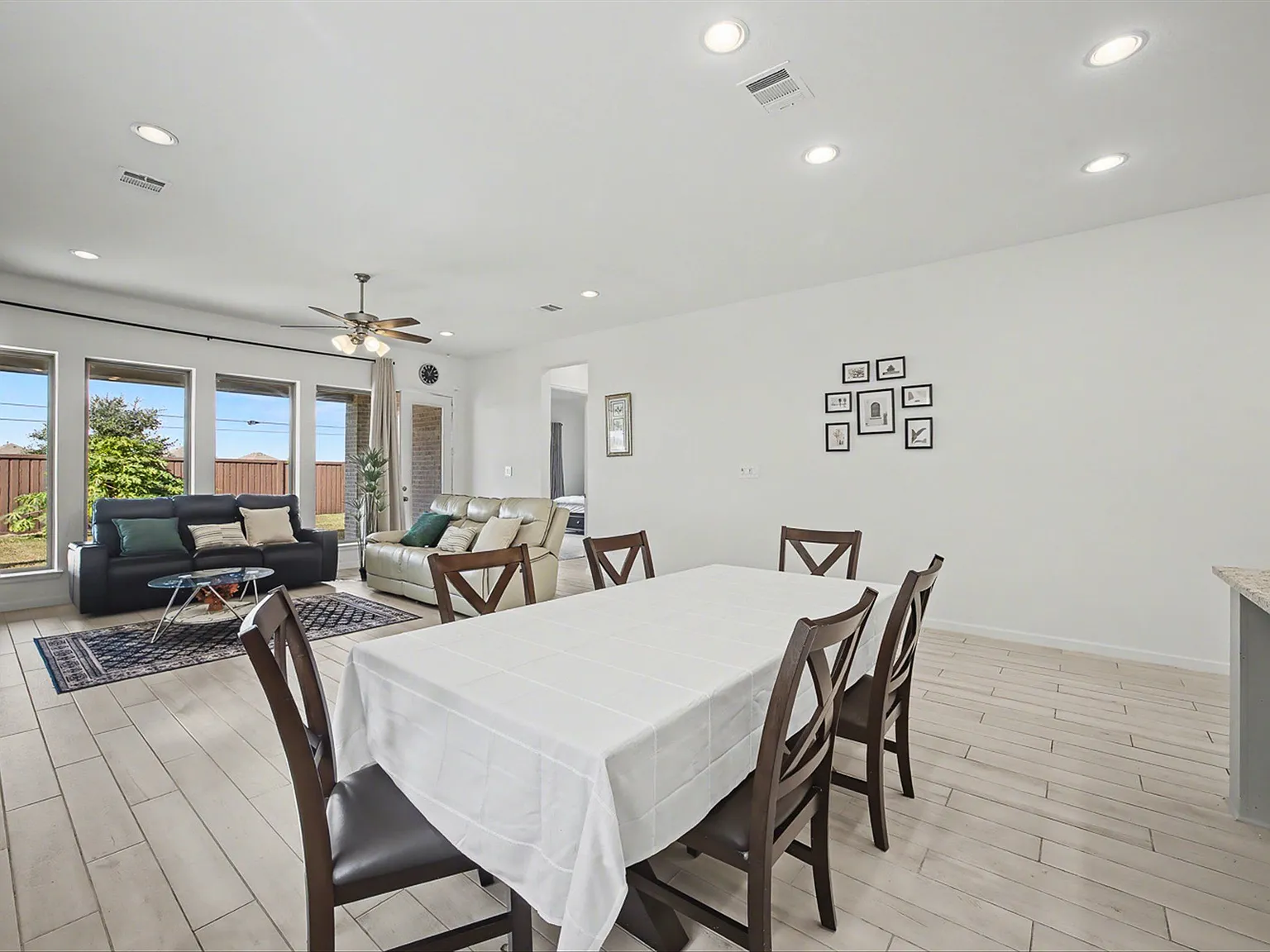 5610 Vintage Oaks Ln — Photo 3