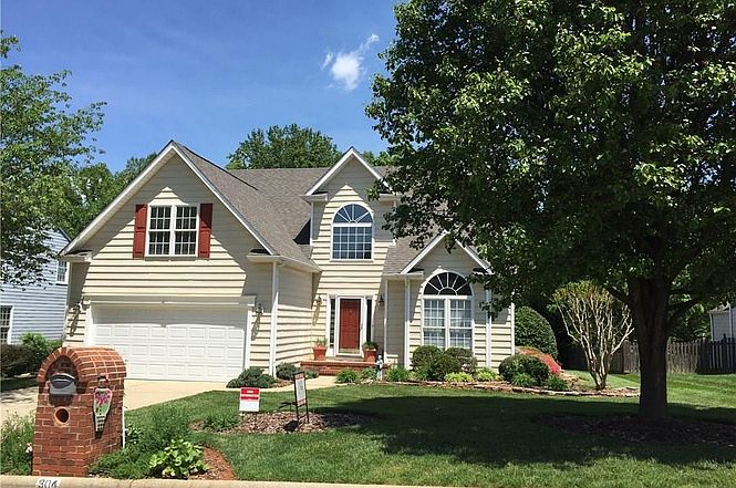 1st image of 304 Lucas Park Dr