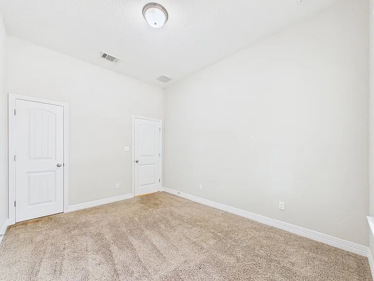 105 Auburn Cv — Photo 7