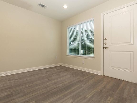 3rd image of 1220 W Whitestone Blvd