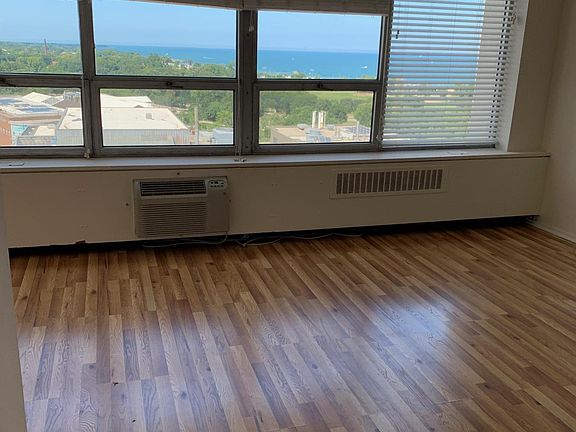 4th image of 70 W Burton Pl APT 1602