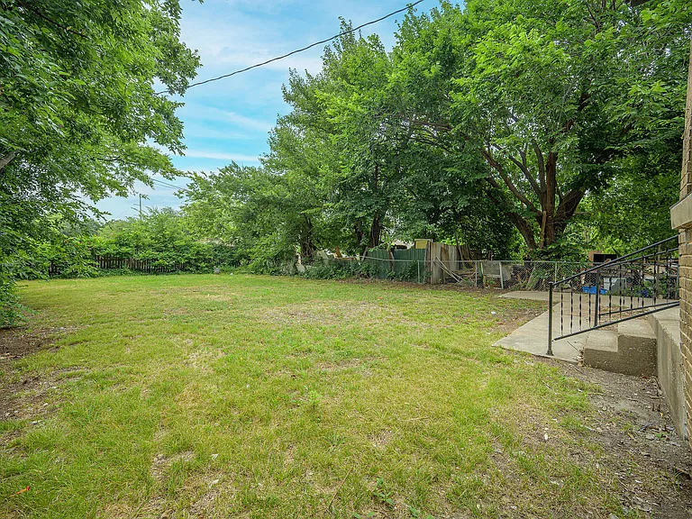 1017 NE 16th St — Photo 36