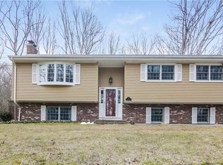 8 Frog Hollow Rd, East Lyme, CT 06333