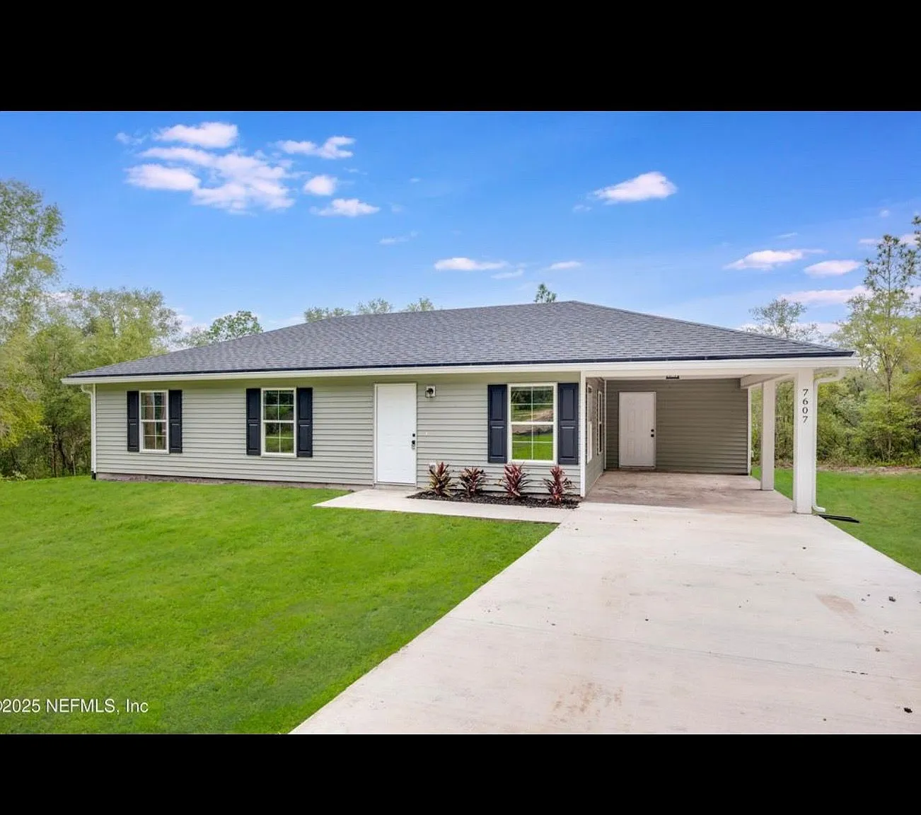3 bed, 2.0 bath, 1227 sqft, $1,700 — Photo 2