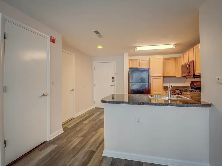 350 G St SW — Photo 10