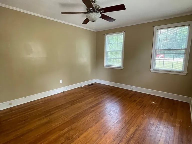 601 Elm Ave — Photo 3